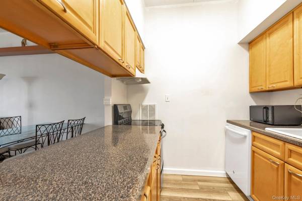 725 Miller AVE #106, Freeport, NY 11520