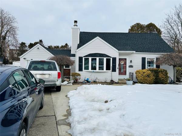 109 Vesper CT, Babylon, NY 11702