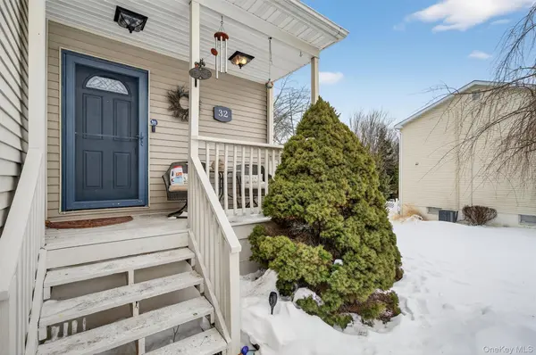 32 Woodstock LN, Middletown, NY 10941