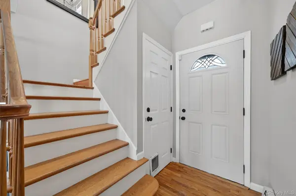32 Woodstock LN, Middletown, NY 10941