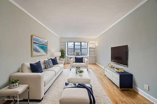 1 Town House PL #3H, Great Neck, NY 11021