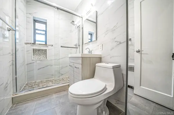 1 Town House PL #3H, Great Neck, NY 11021