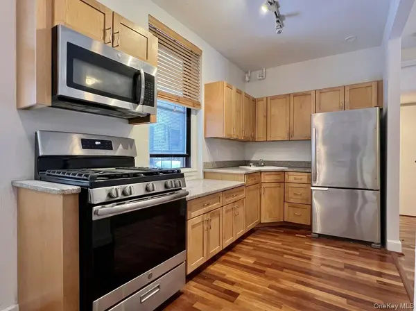 21-28 35 ST #1G, Astoria, NY 11105