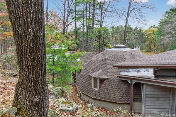 106 Mountain Laurel LN, Woodstock, NY 12498