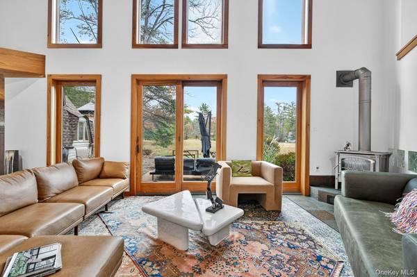 106 Mountain Laurel LN, Woodstock, NY 12498