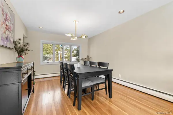 32 Middle LN, Jericho, NY 11753
