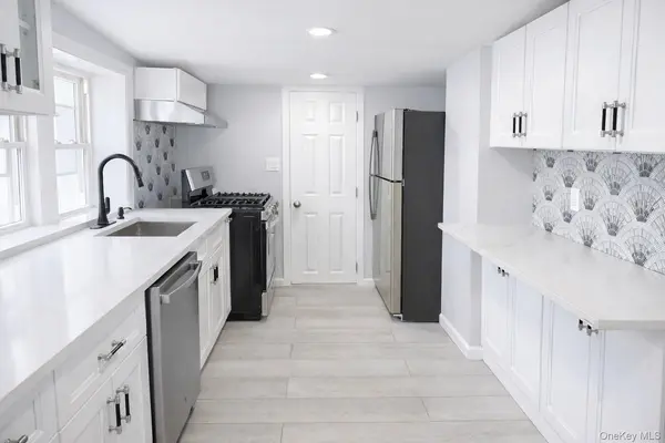 70 S Cottage ST, Valley Stream, NY 11580