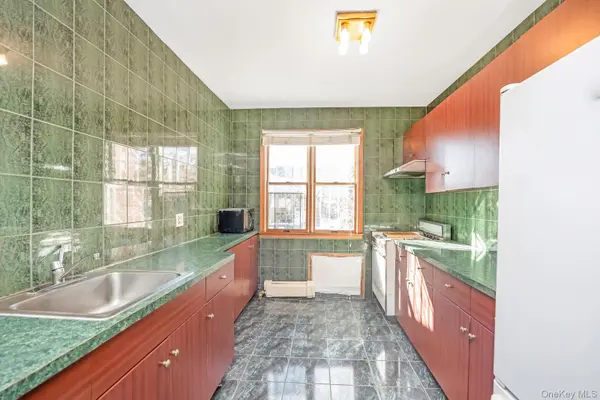 58-43 81st ST, Middle Village, NY 11379