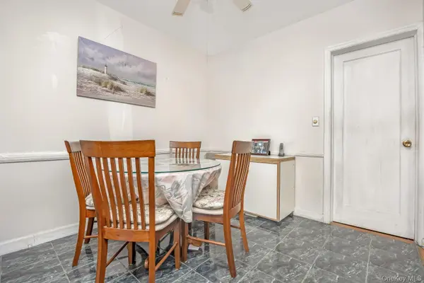 58-43 81st ST, Middle Village, NY 11379