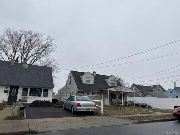 2 Quay CT, East Rockaway, NY 11518