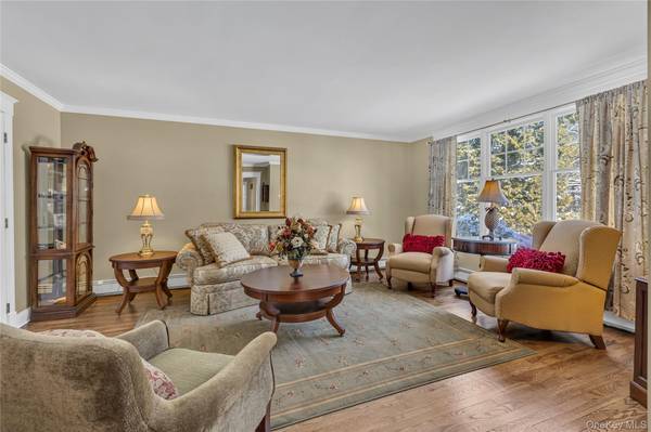 251 Vineyard RD, Huntington Bay, NY 11743