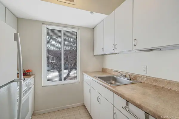 30 El Camino Ct #30, Coram, NY 11727