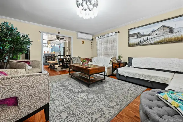 93-19 201st ST, Hollis, NY 11423