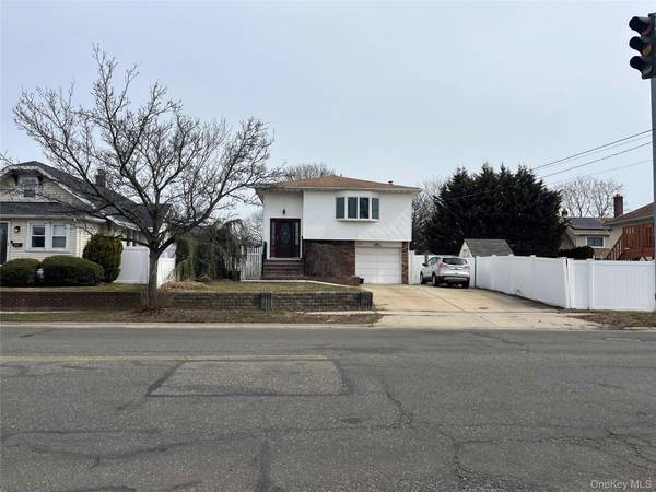 630 S Wellwood AVE, Lindenhurst, NY 11757