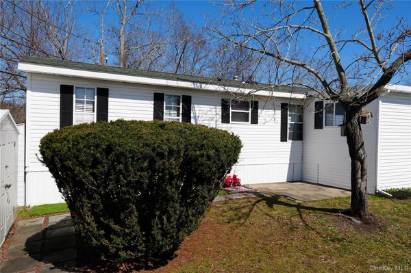 Address not disclosed, Calverton, NY 11933