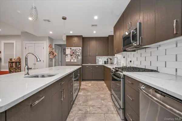 8405 112th ST, Richmond Hill, NY 11418