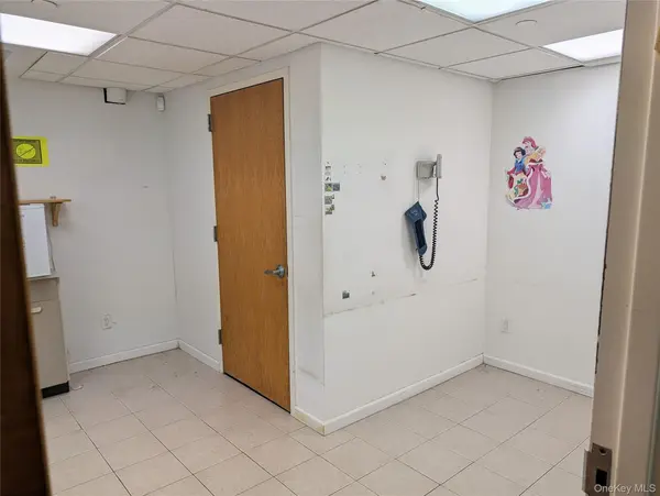 98-17 Queens Blvd #LL2, Rego Park, NY 11374