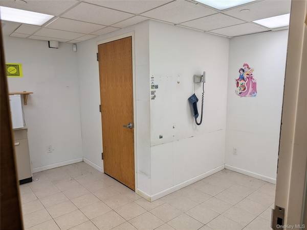 98-17 Queens Blvd #LL2, Rego Park, NY 11374