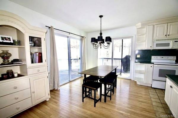182 Downing RD, Pleasant Valley, NY 12569
