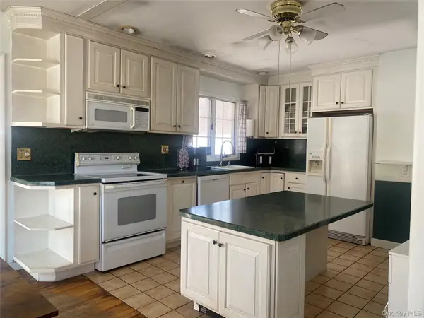 182 Downing RD, Pleasant Valley, NY 12569