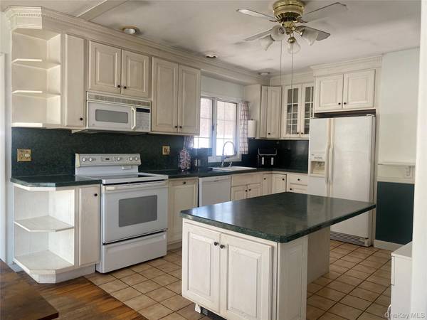 182 Downing RD, Pleasant Valley, NY 12569