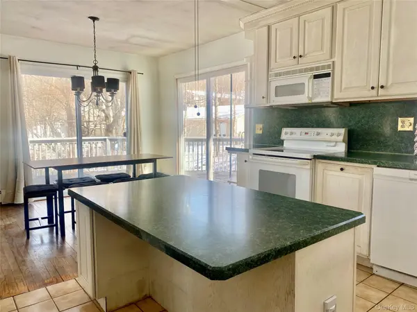 182 Downing RD, Pleasant Valley, NY 12569