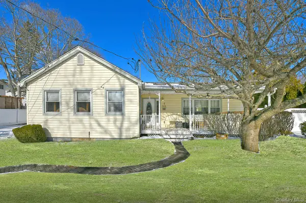7 Gerber ST, Dix Hills, NY 11746