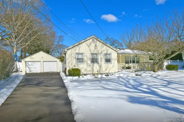 7 Gerber ST, Dix Hills, NY 11746