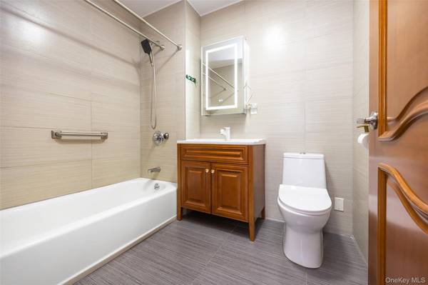 144-69 Barclay AVE #4A, Flushing, NY 11355