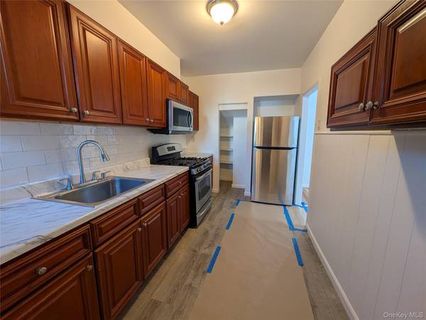 92-55 215th PL, Queens Village, NY 11428