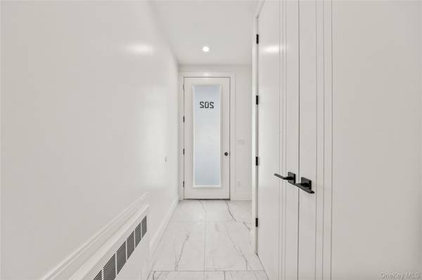 1 Manor DR #202, Monsey, NY 10952