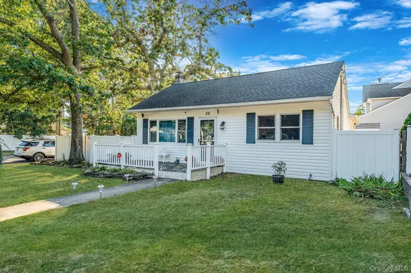 32 Pine Tree DR, Shirley, NY 11967