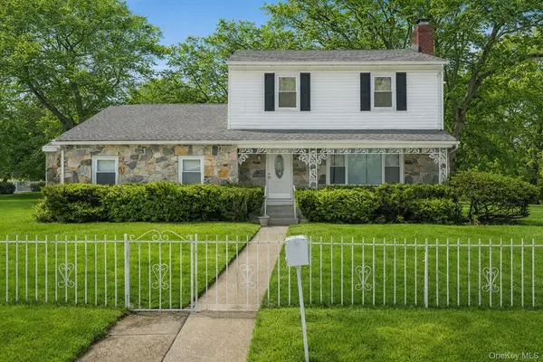 340 Westchester AVE, West Babylon, NY 11704