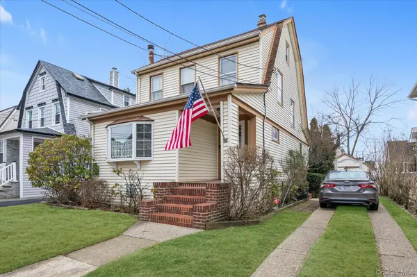 13 Everett ST, Lynbrook, NY 11563