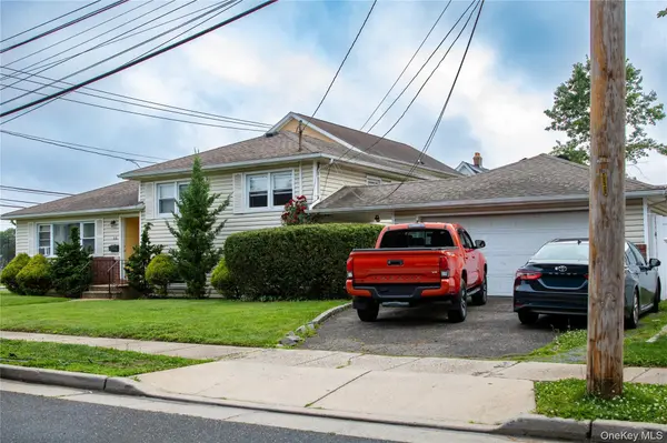 36 Monroe PL, Hempstead, NY 11550