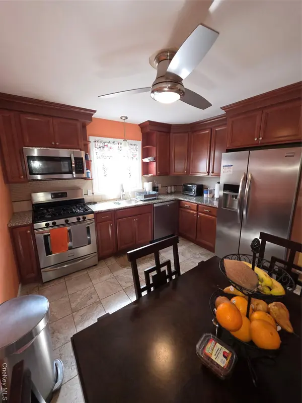 36 Monroe PL, Hempstead, NY 11550