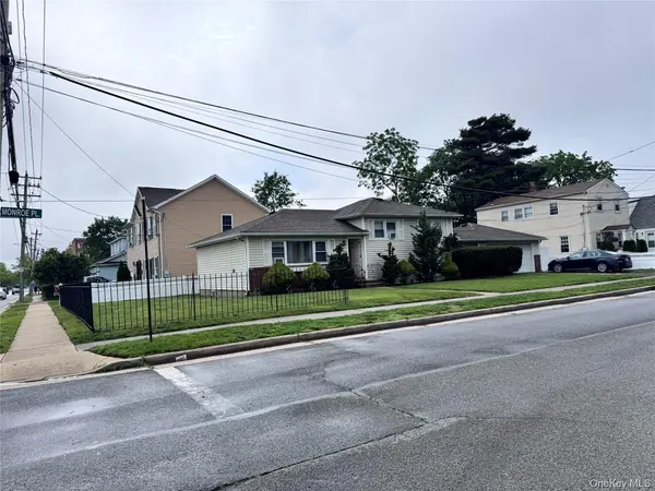 36 Monroe PL, Hempstead, NY 11550