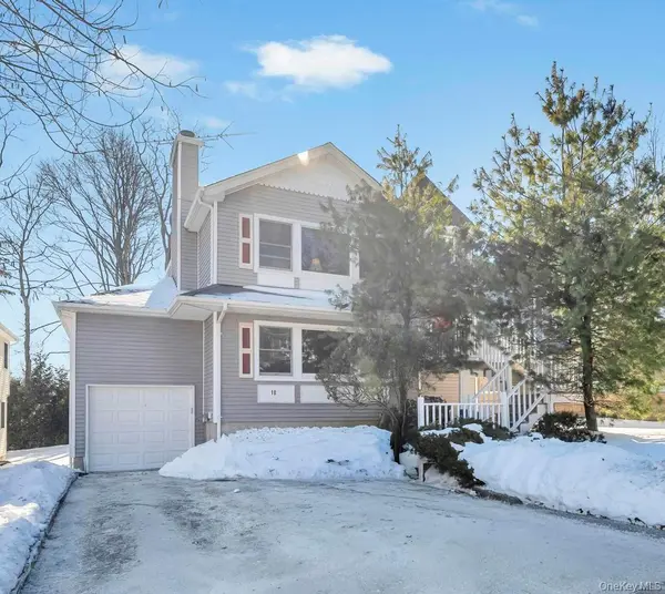 18 Hillcrest ST, Huntington, NY 11743