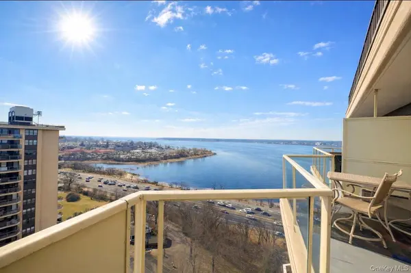 18-15 215 ST #PH F, Bayside, NY 11360