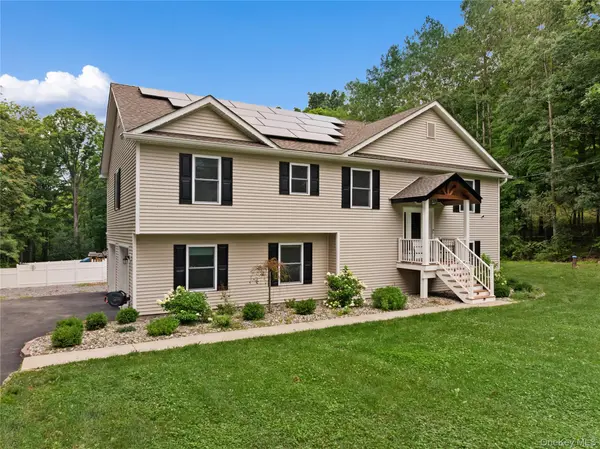 65 Beaver RD, Lagrangeville, NY 12540