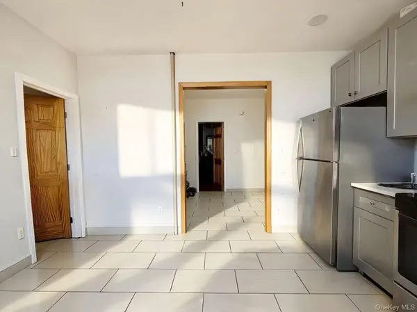 5431 Nurge AVE, Maspeth, NY 11378