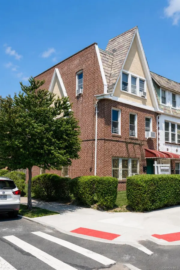 9701 69th AVE, Forest Hills, NY 11375