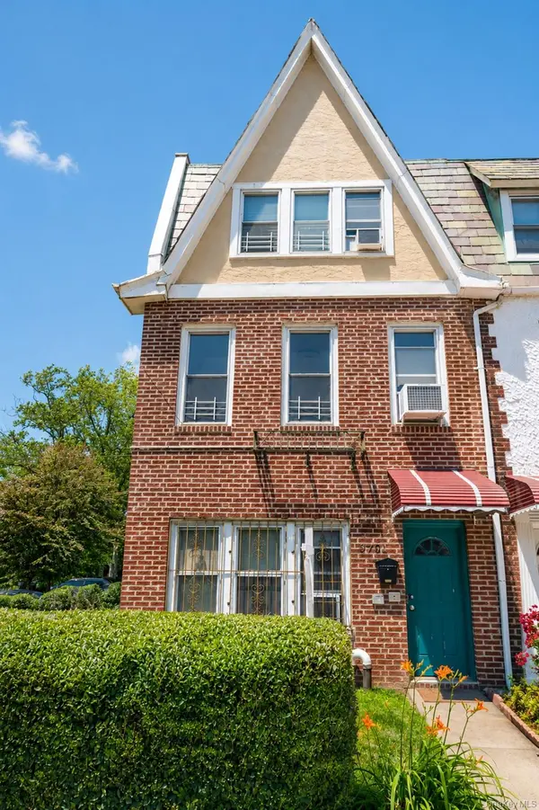 9701 69th AVE, Forest Hills, NY 11375