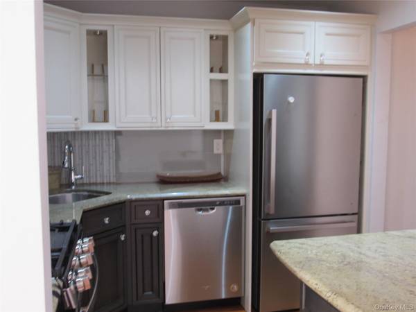 302 Town Hill RD #302, Nanuet, NY 10954