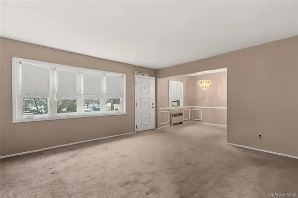 2341 Dobson AVE, Merrick, NY 11566