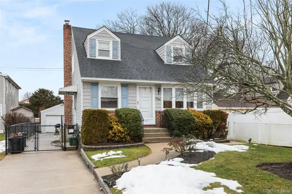 2341 Dobson AVE, Merrick, NY 11566