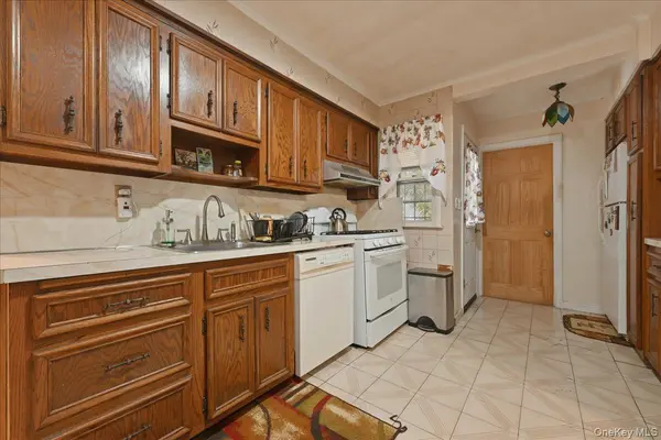 13514 220th ST, Laurelton, NY 11413