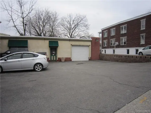 11 Quassaick AVE, New Windsor, NY 12553