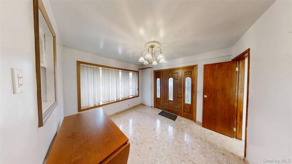 217 Lincoln AVE, Rockville Centre, NY 11570