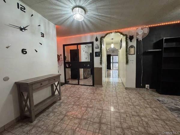 60-59 69th ST, Maspeth, NY 11378